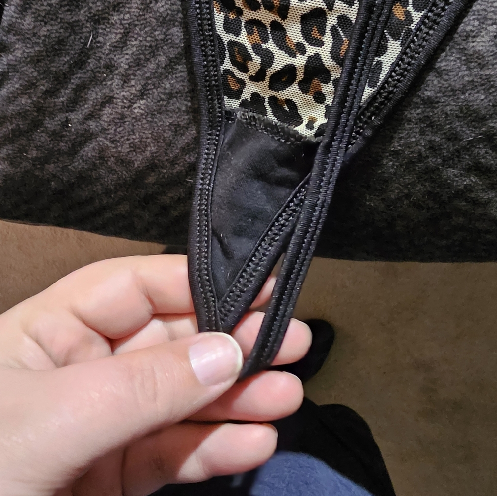 Sexy Leopard Print V String Thongs - Picture 5 of 5